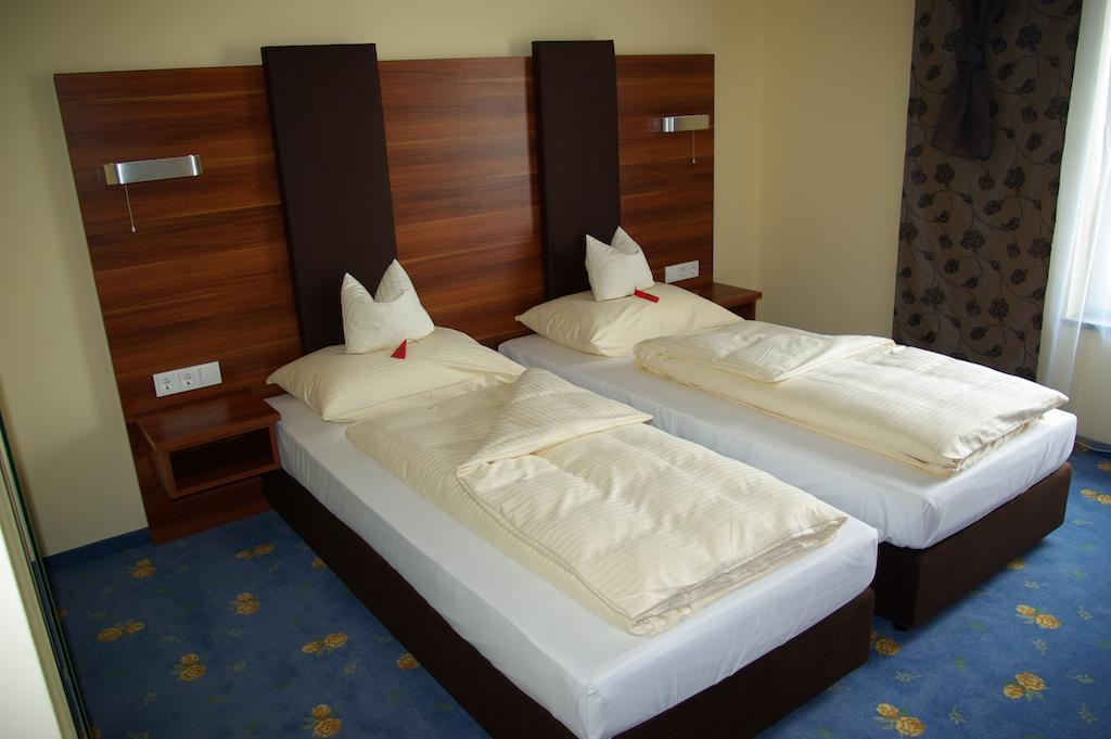 Hotel Gaum Biberach-Ummendorf Phòng bức ảnh